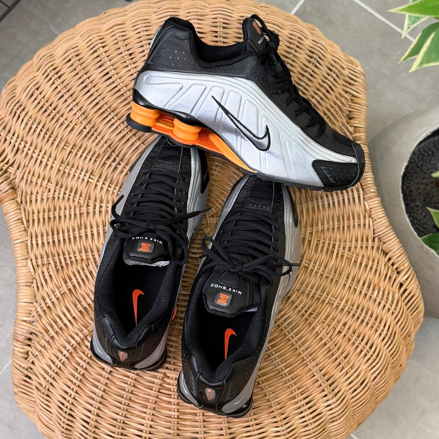 Nike Shox R4