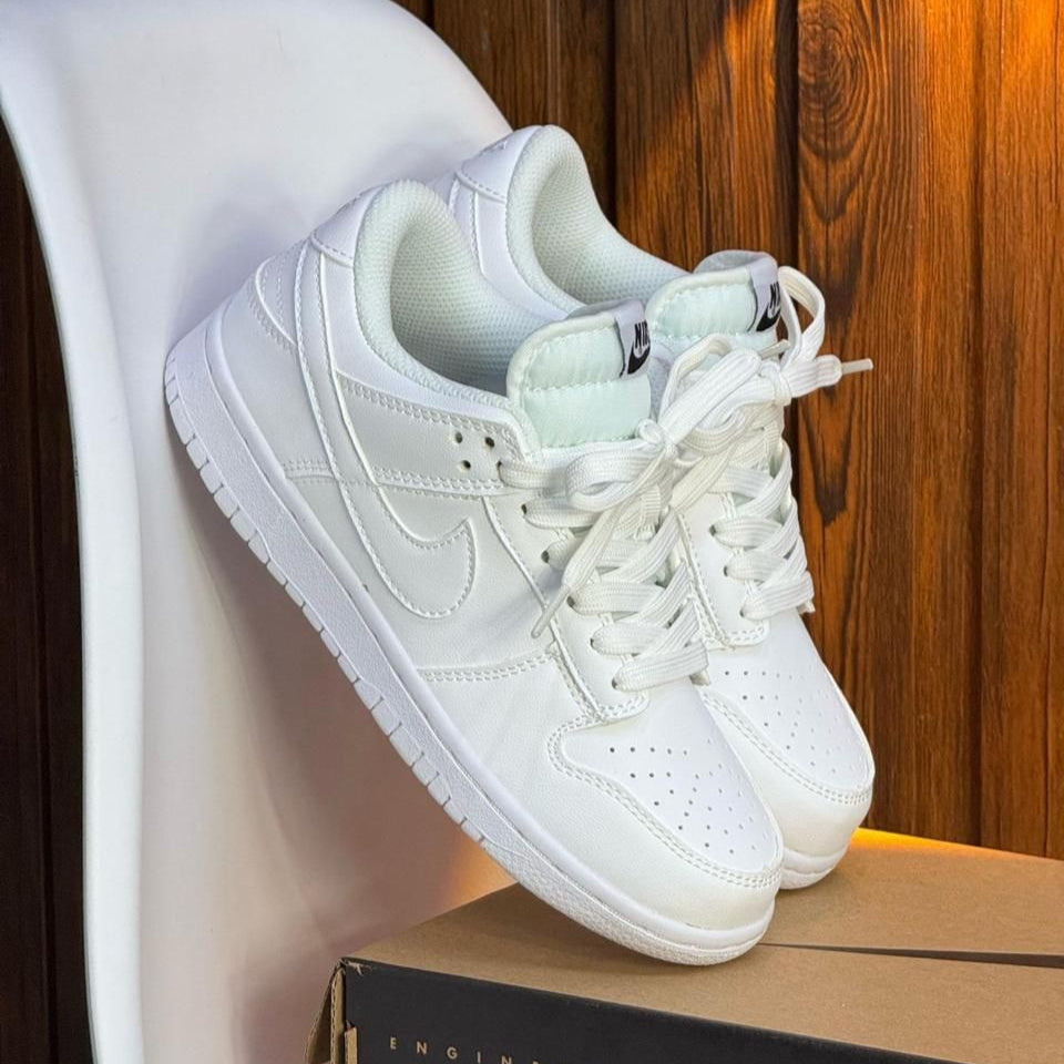 Nike Sb Dunk Low Triple White