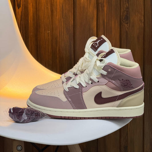 Air Jordan 1 Retro Mid SE Dark Pony Smoky