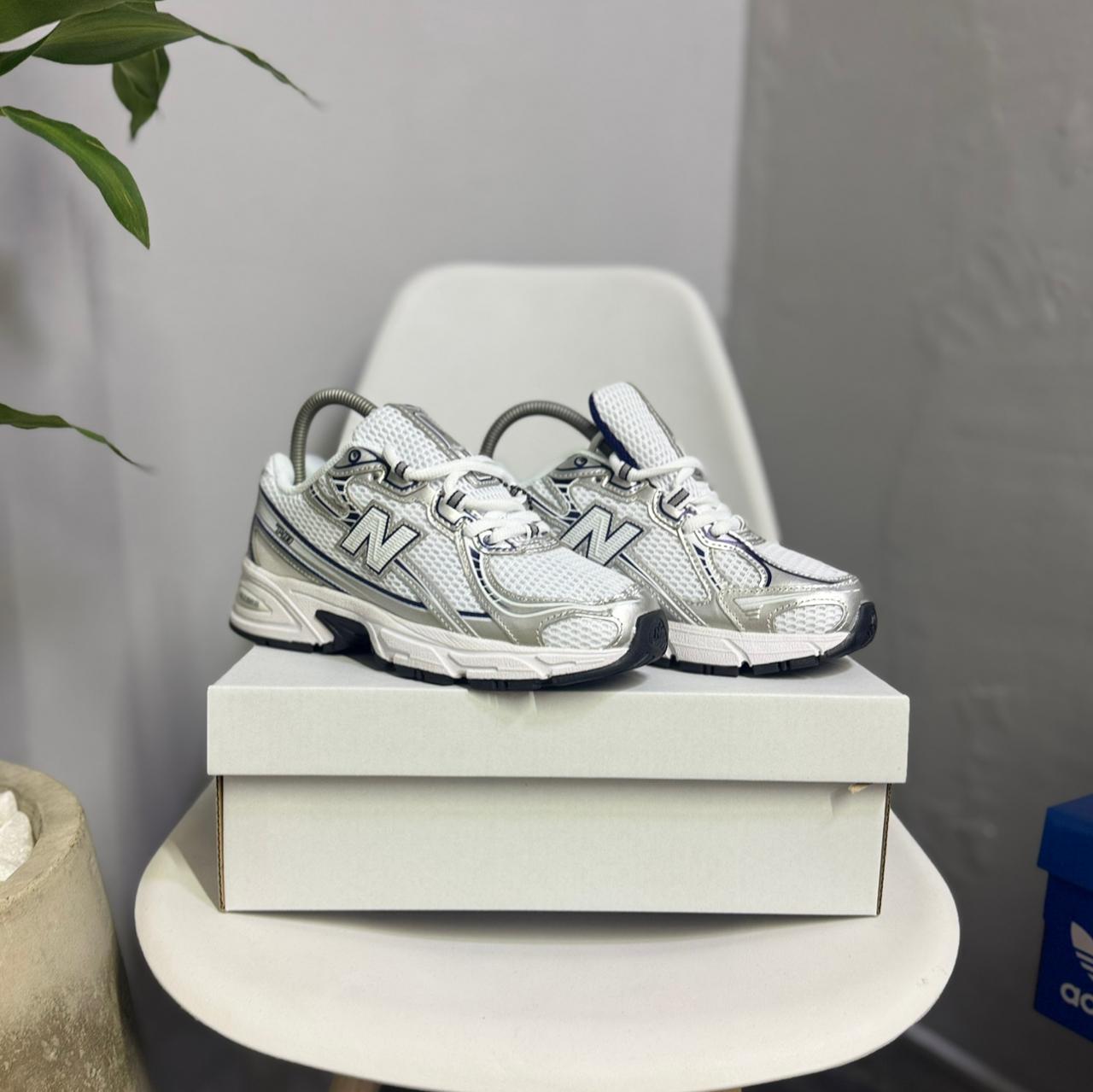 New Balance 740 - Off Club