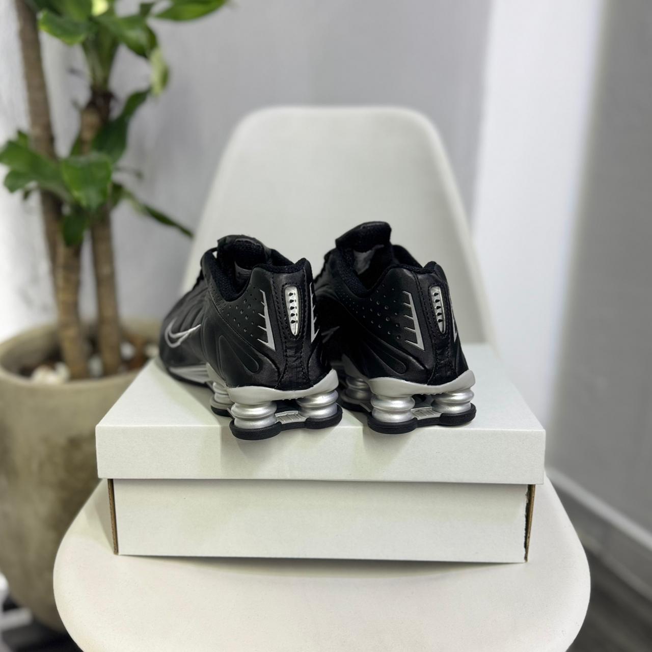 Nike Shox R4 - Off Club