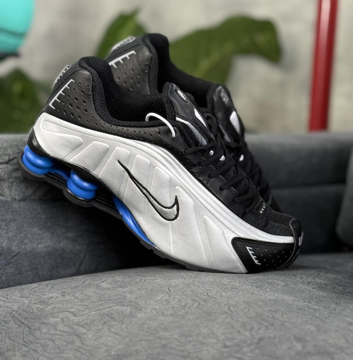 Nike Shox R4 - Off Club