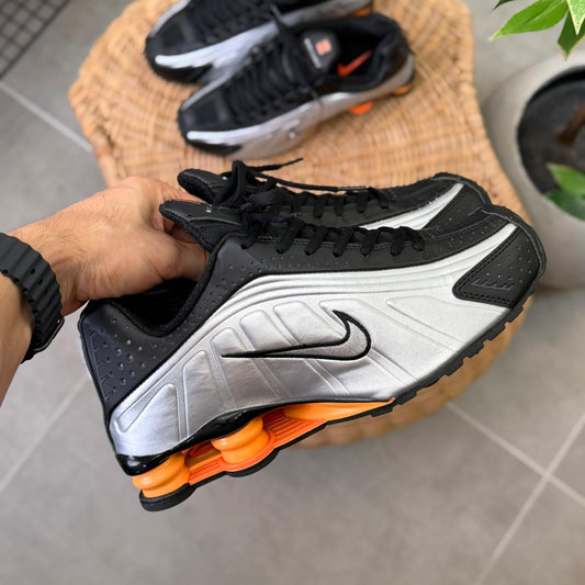 Nike Shox R4