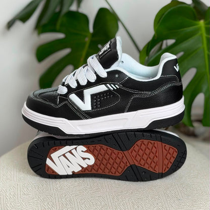 Vans Upland Black White