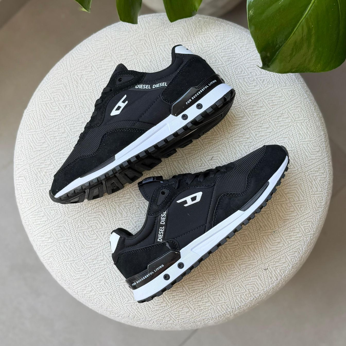 Diesel Absolute Negro Blanco