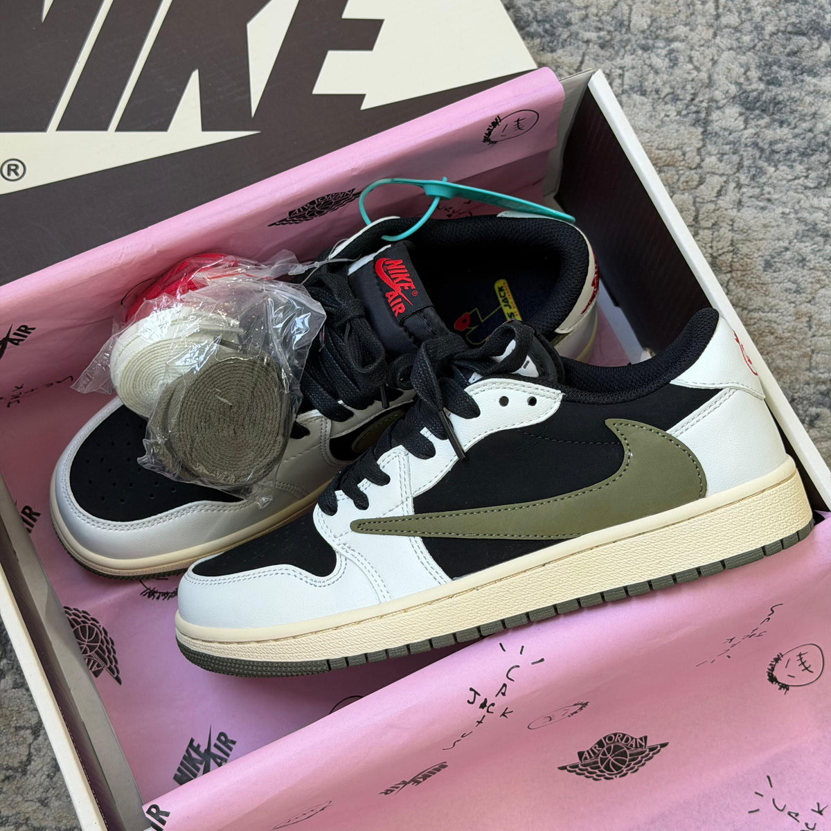 Air Jordan 1 Low OG Olive x Travis Scott
