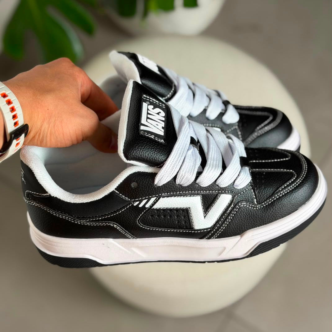 Vans Upland Black White