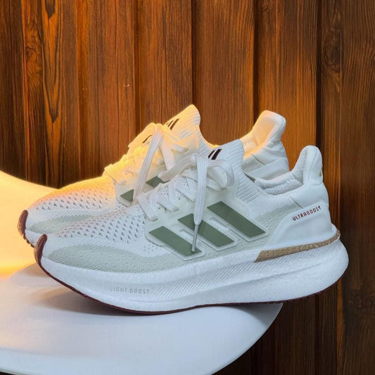 Adidas Ultraboost Light - Off Club