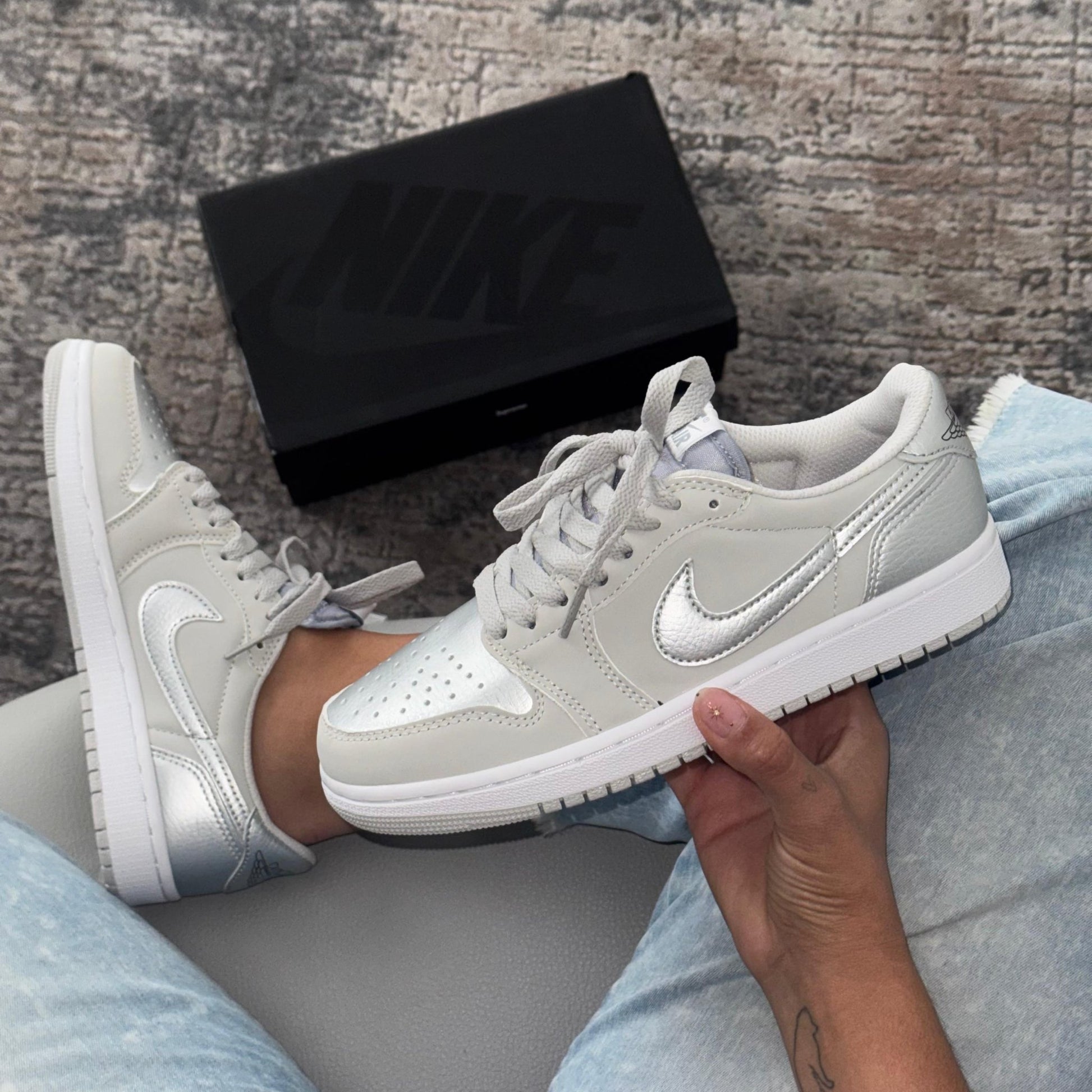 Air Jordan 1 Retro Low OG Metallic Silver - Off Club
