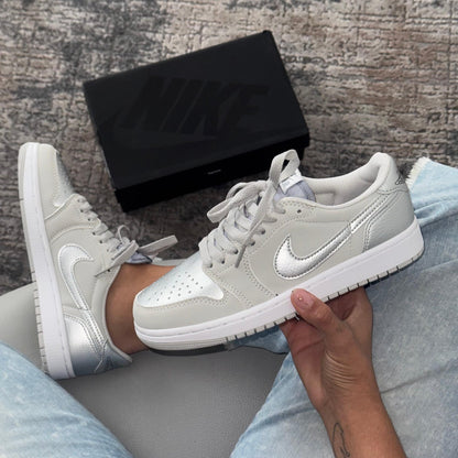 Air Jordan 1 Retro Low OG Metallic Silver - Off Club
