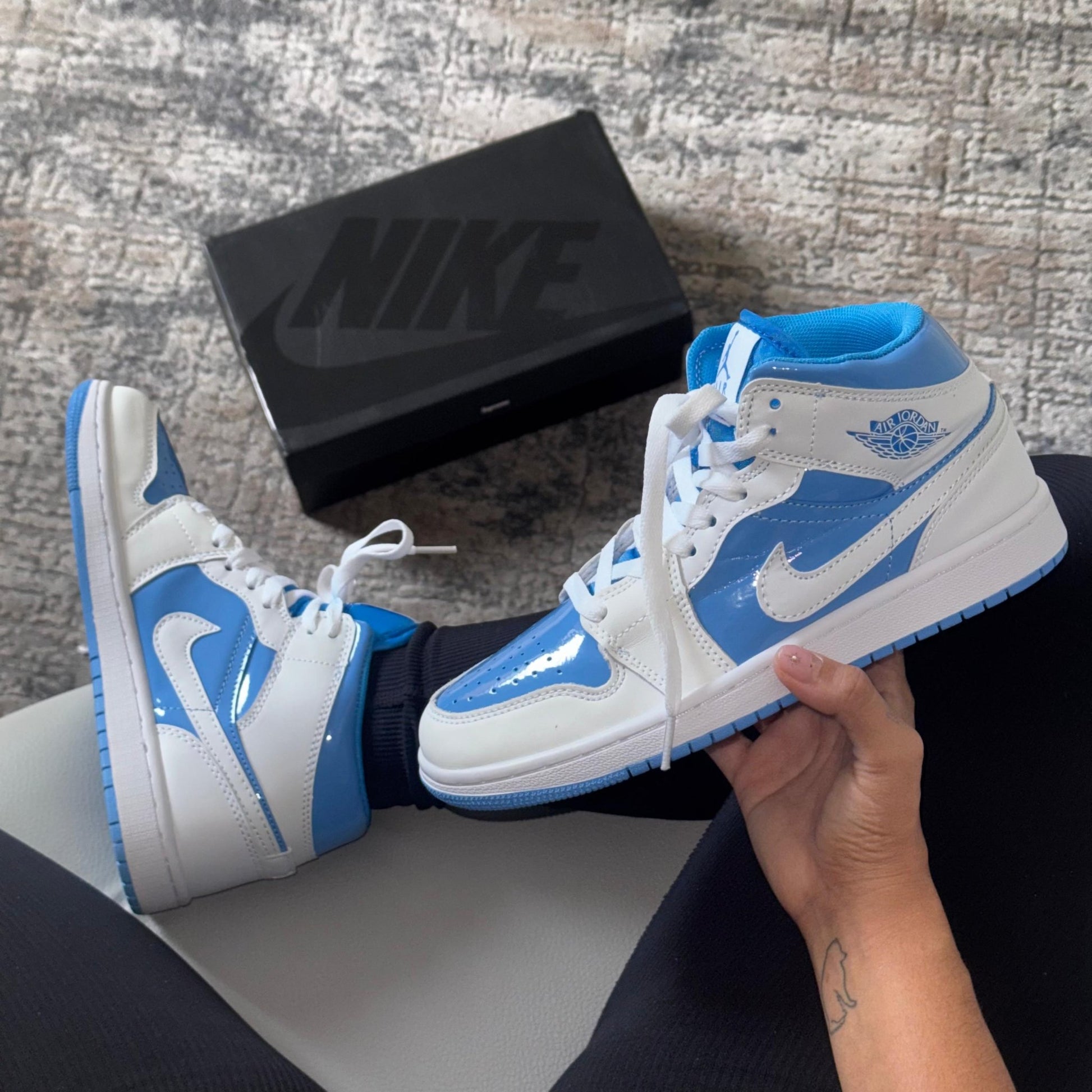 Air Jordan 1 Retro Mid SE Legend Blue - Off Club
