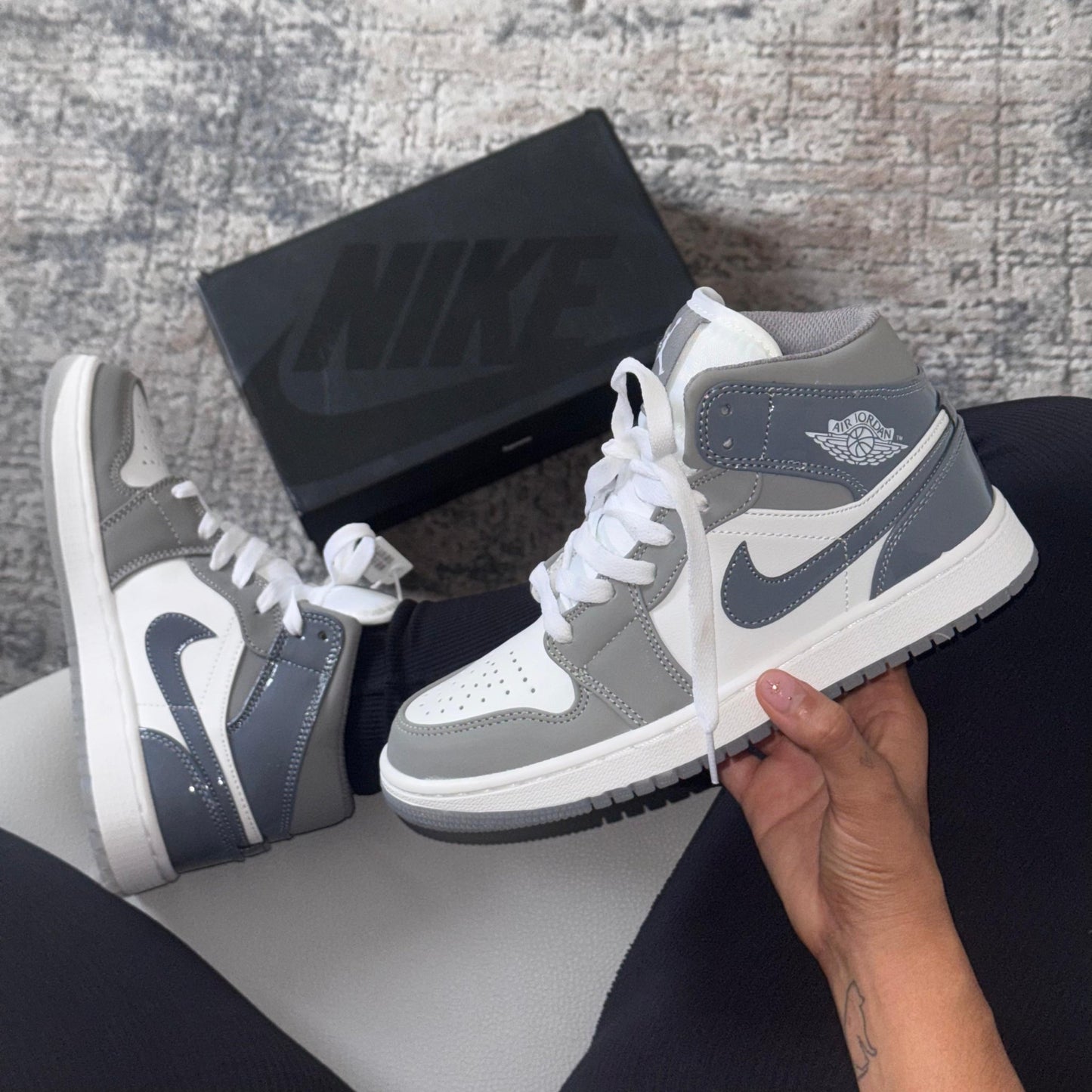 Air Jordan Retro 1 Mid Stealth - Off Club