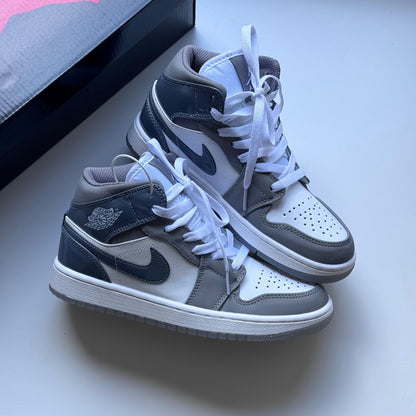 Air Jordan Retro 1 Mid Stealth - Off Club
