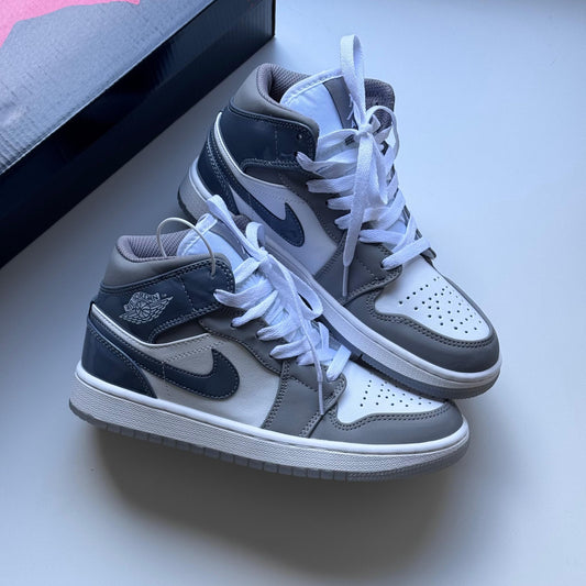 Air Jordan Retro 1 Mid Stealth - Off Club