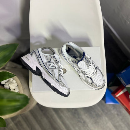 New Balance 740 - Off Club