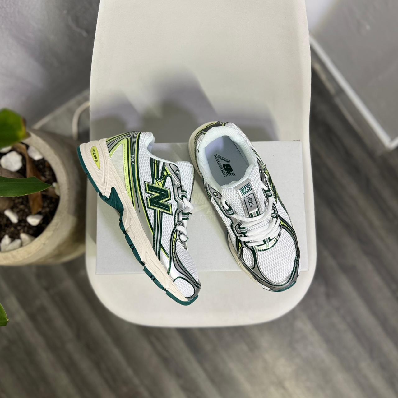 New Balance 740 - Off Club