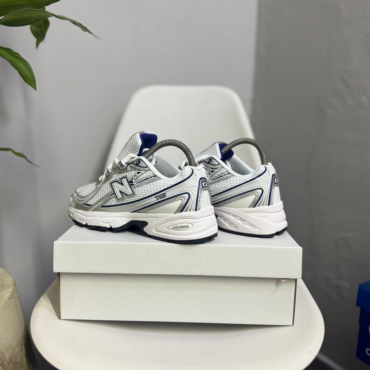 New Balance 740 - Off Club
