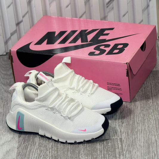 Nike Free Metcon 6 - Off Club