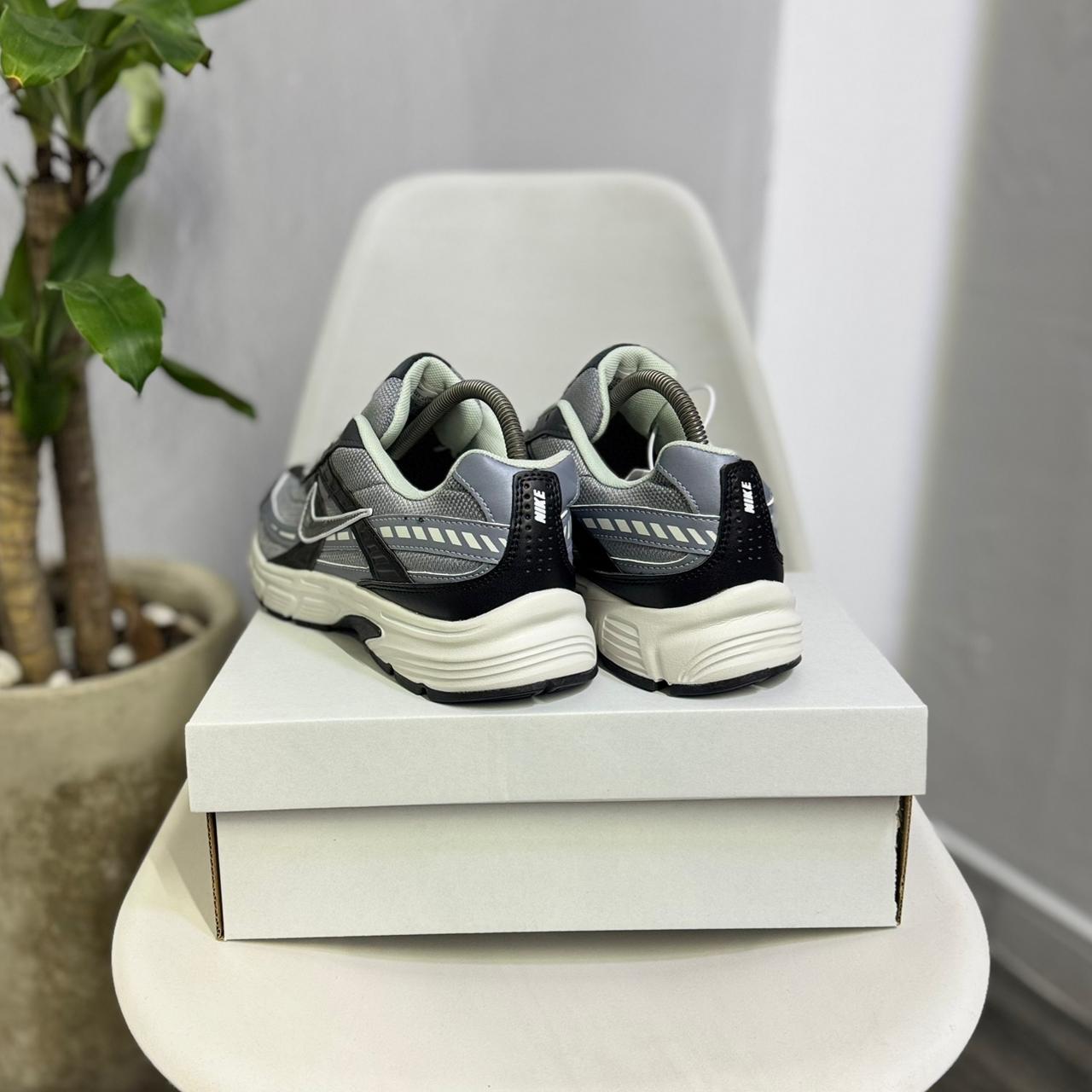 Nike Initiator - Off Club