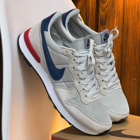 Nike International - Off Club