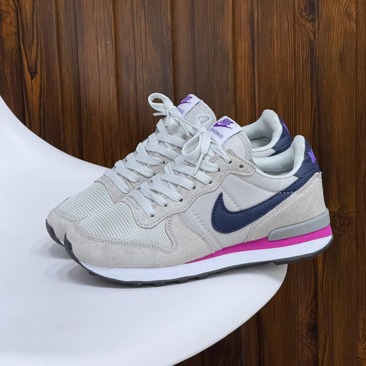 Nike International - Off Club
