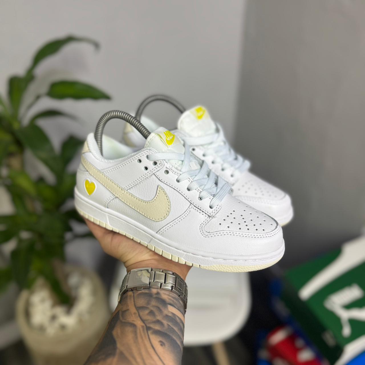 Nike Sb Dunk Low Yellow Heart - Off Club