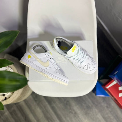 Nike Sb Dunk Low Yellow Heart - Off Club