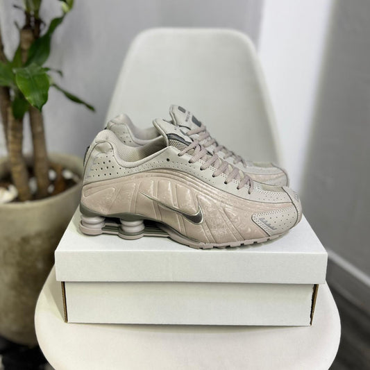 Nike Shox R4 - Off Club