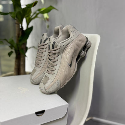 Nike Shox R4 - Off Club