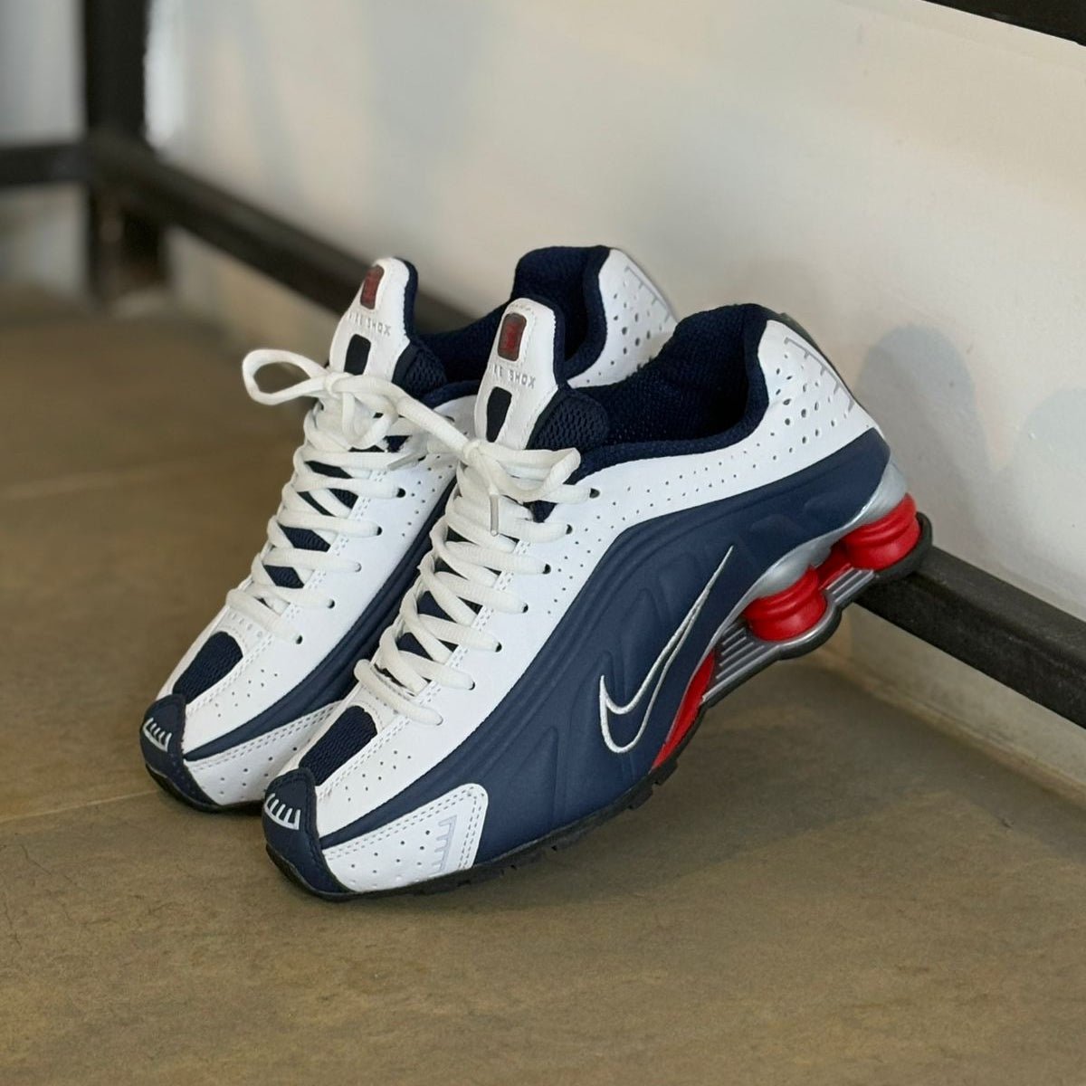 Nike Shox R4 - Off Club