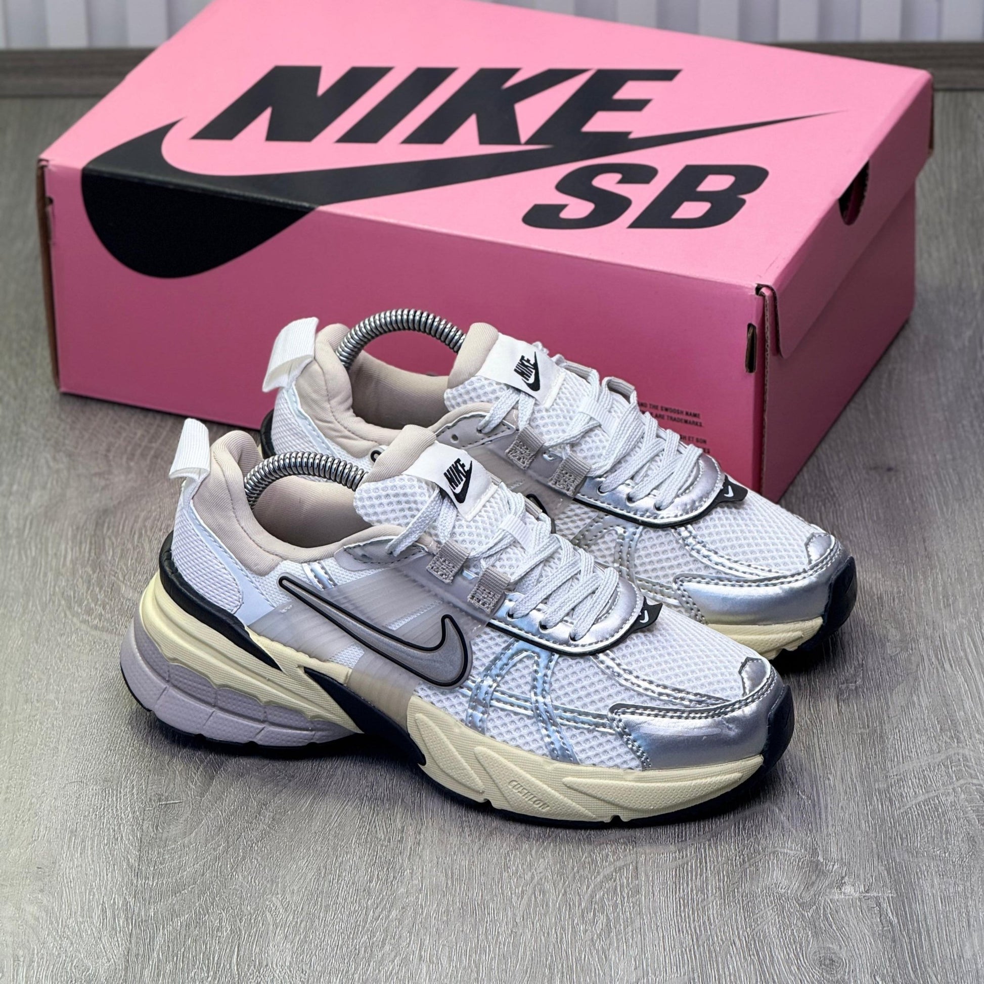 Nike V2k Runing - Off Club