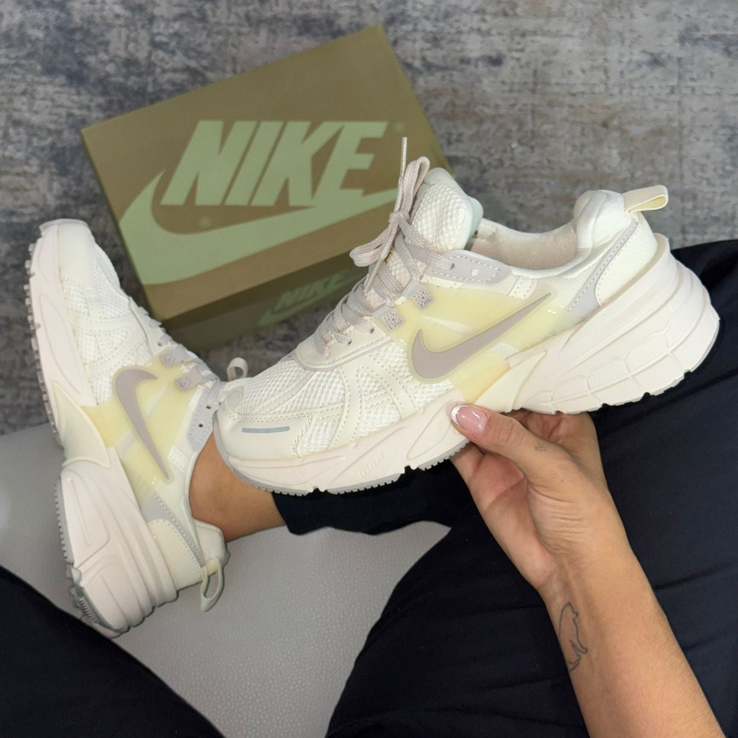 Nike V2k Runing - Off Club
