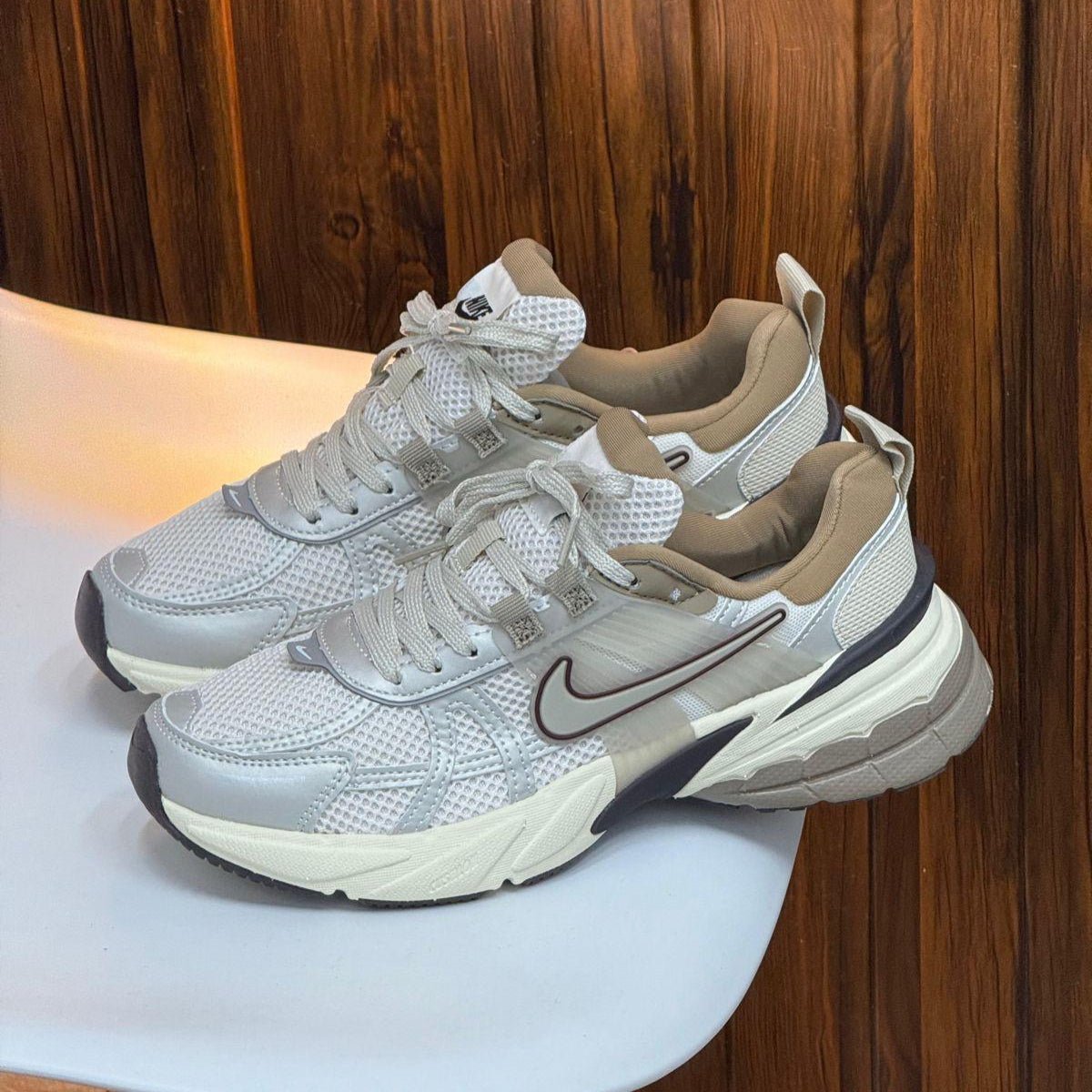 Nike V2k Runing - Off Club
