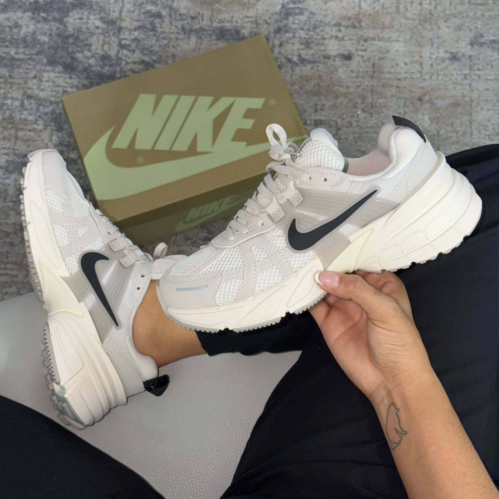Nike V2k Runing - Off Club