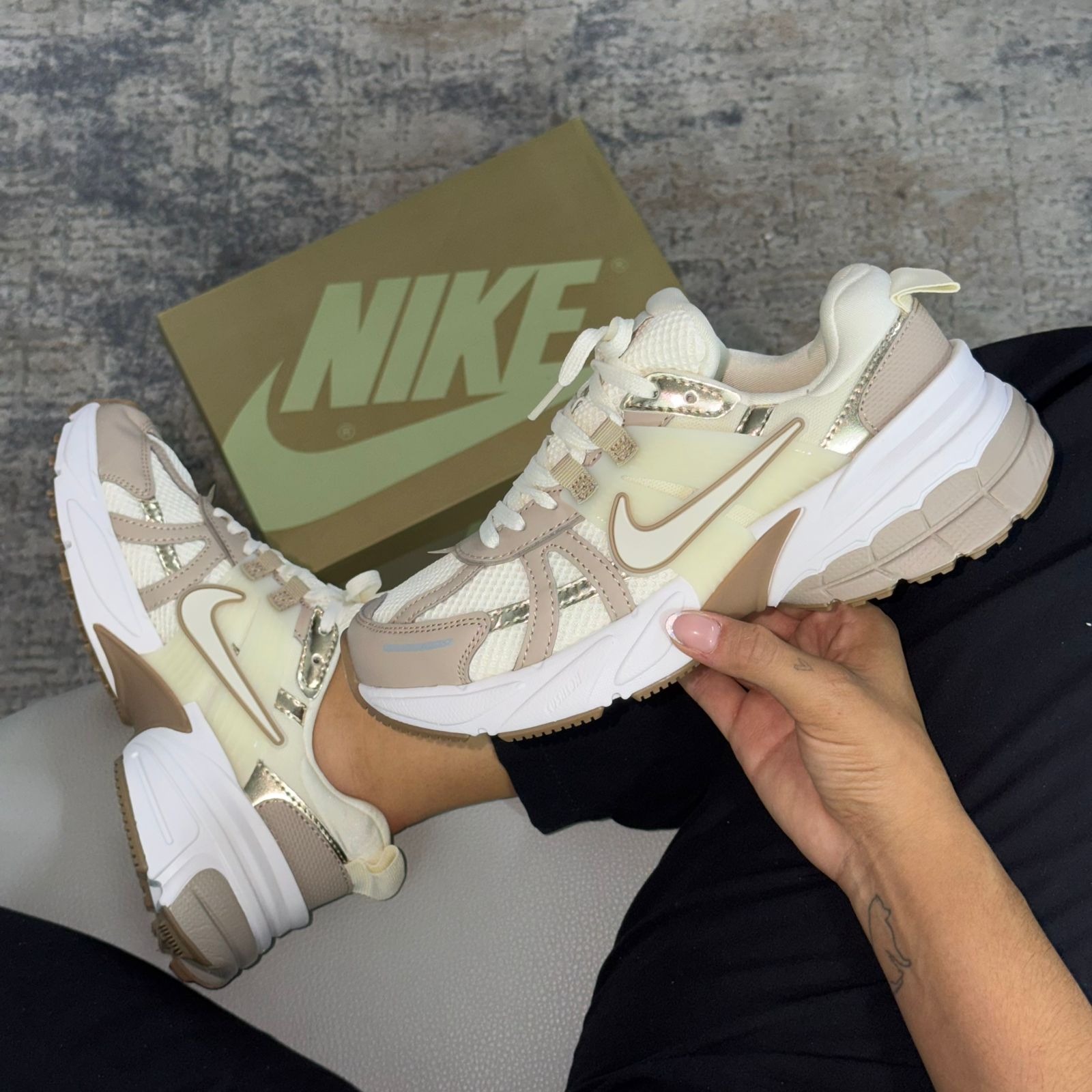 Nike V2k Runing - Off Club