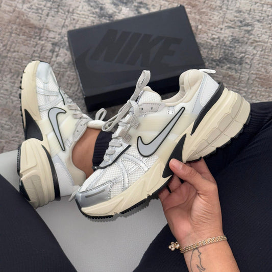 Nike V2k Runing - Off Club