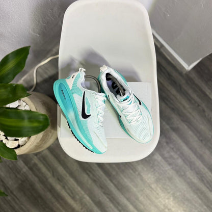 Nike Vomero 18 - Off Club