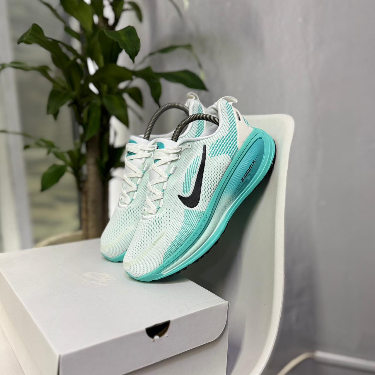 Nike Vomero 18 - Off Club