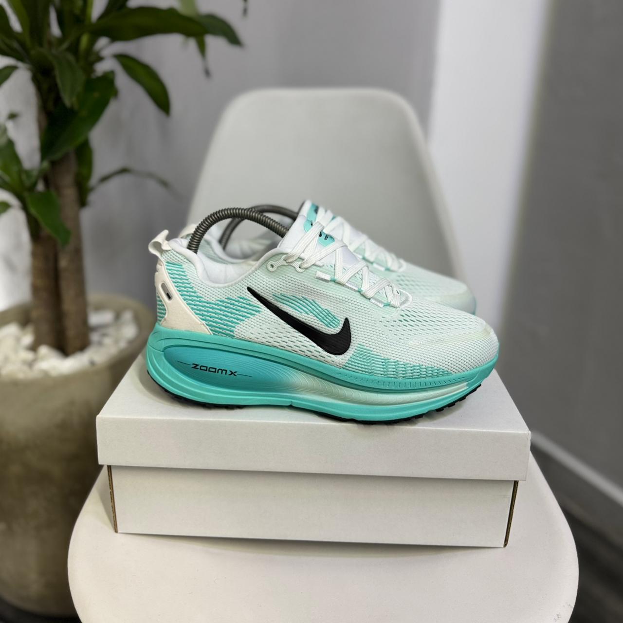 Nike Vomero 18 - Off Club
