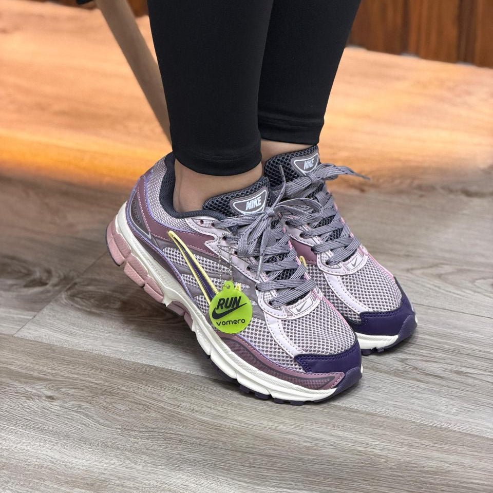 Nike Vomero - Off Club