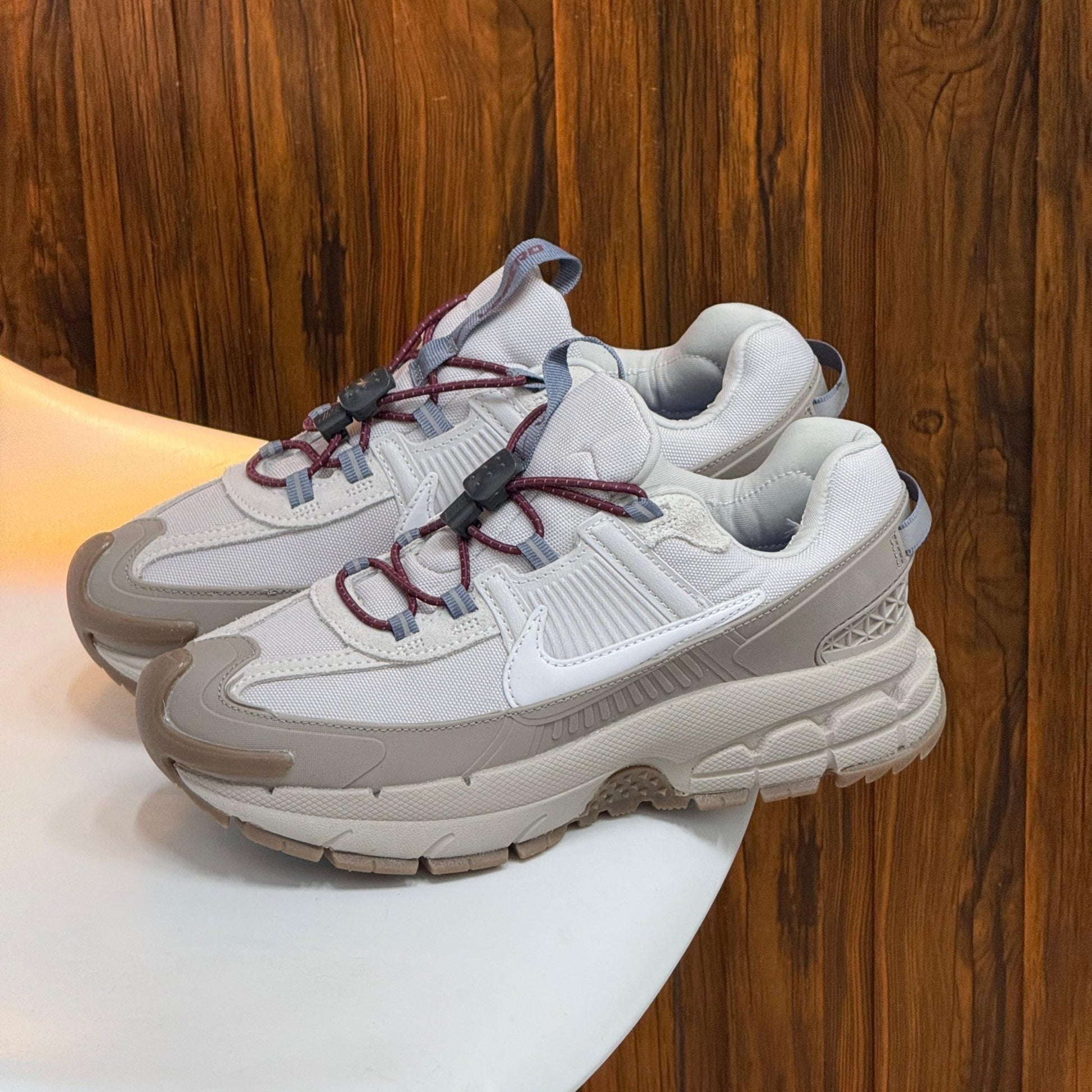 Nike Zoom Vomero Roam College Grey Gum - Off Club