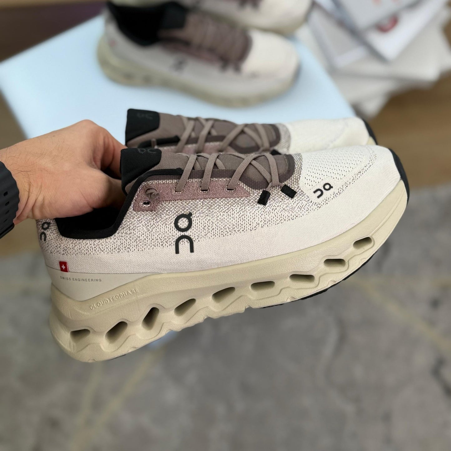 On Cloud Tilt - Off Club