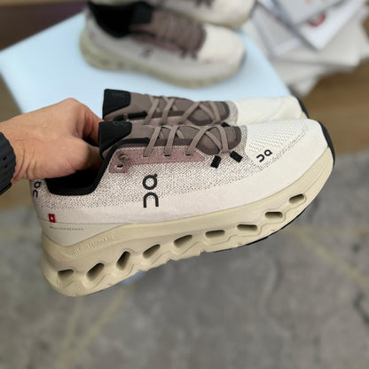 On Cloud Tilt - Off Club