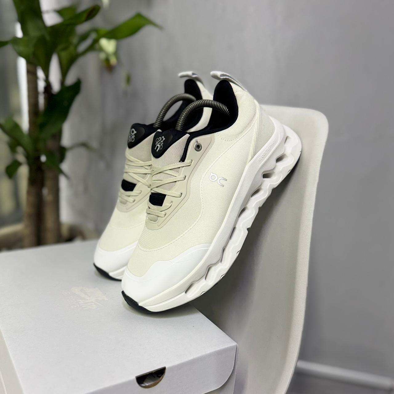 On Running Cloudtilt Loewe 2 - Off Club